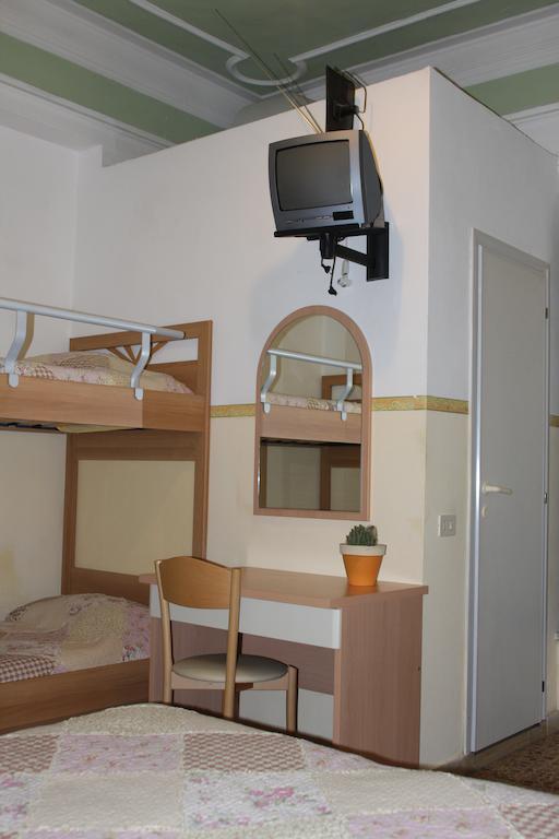 Hotel Ornella Lido di Camaiore Bilik gambar