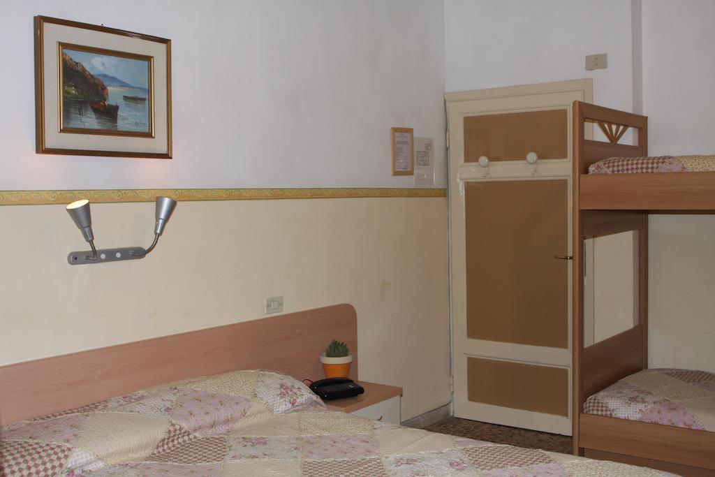 Hotel Ornella Lido di Camaiore Bilik gambar